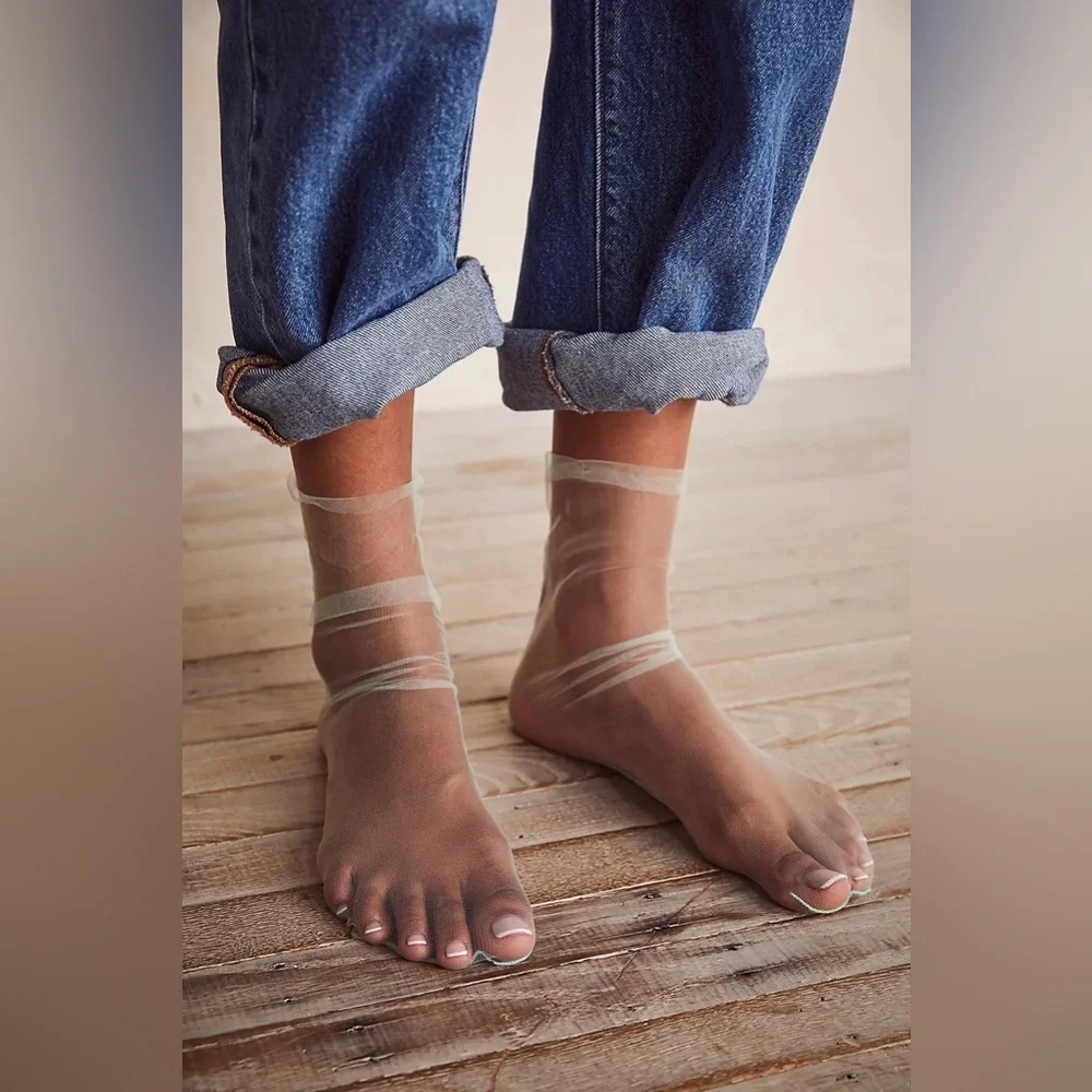 The Moment Sheer Socks- Gossamer Green